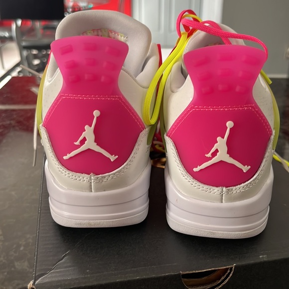 Air Jordan 4 Retro - Picture 4 of 8